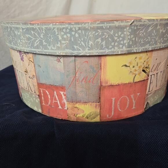 Vintage 2006 Kylie Jordan Ladies Hat Box With Handle, 13” Diameter, 5.5” Height - Picture 3 of 7